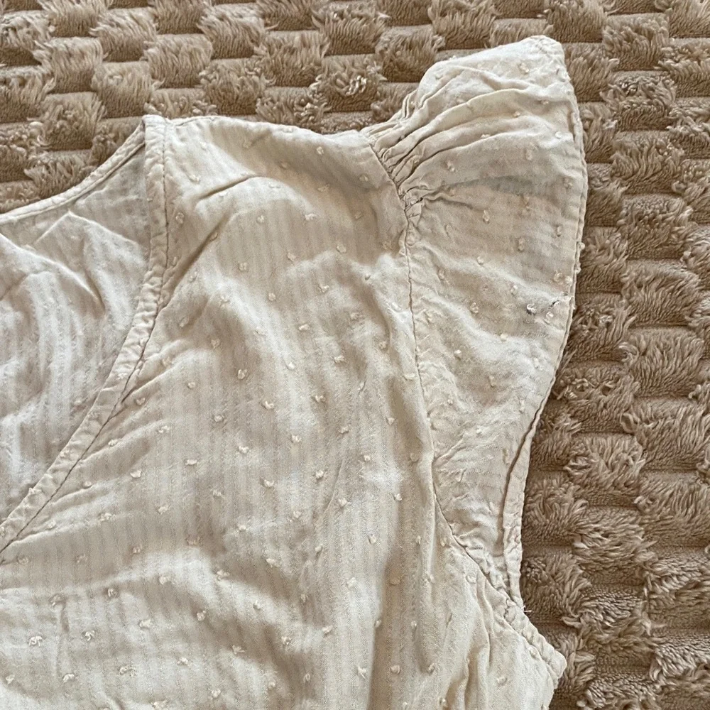 Chic Cream Ruffle Blouse - Picture 3 of 8